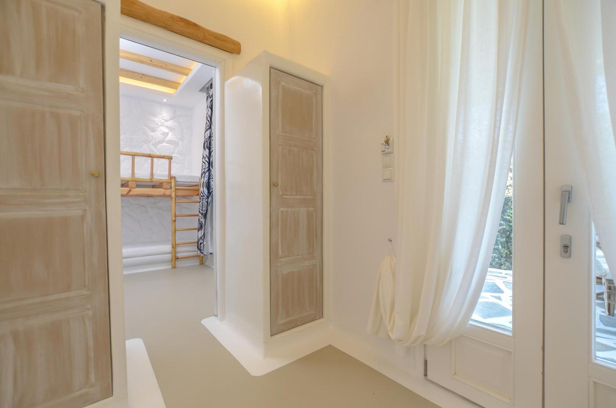 Valena Mare Suites & Apartments Plaka  Room photo